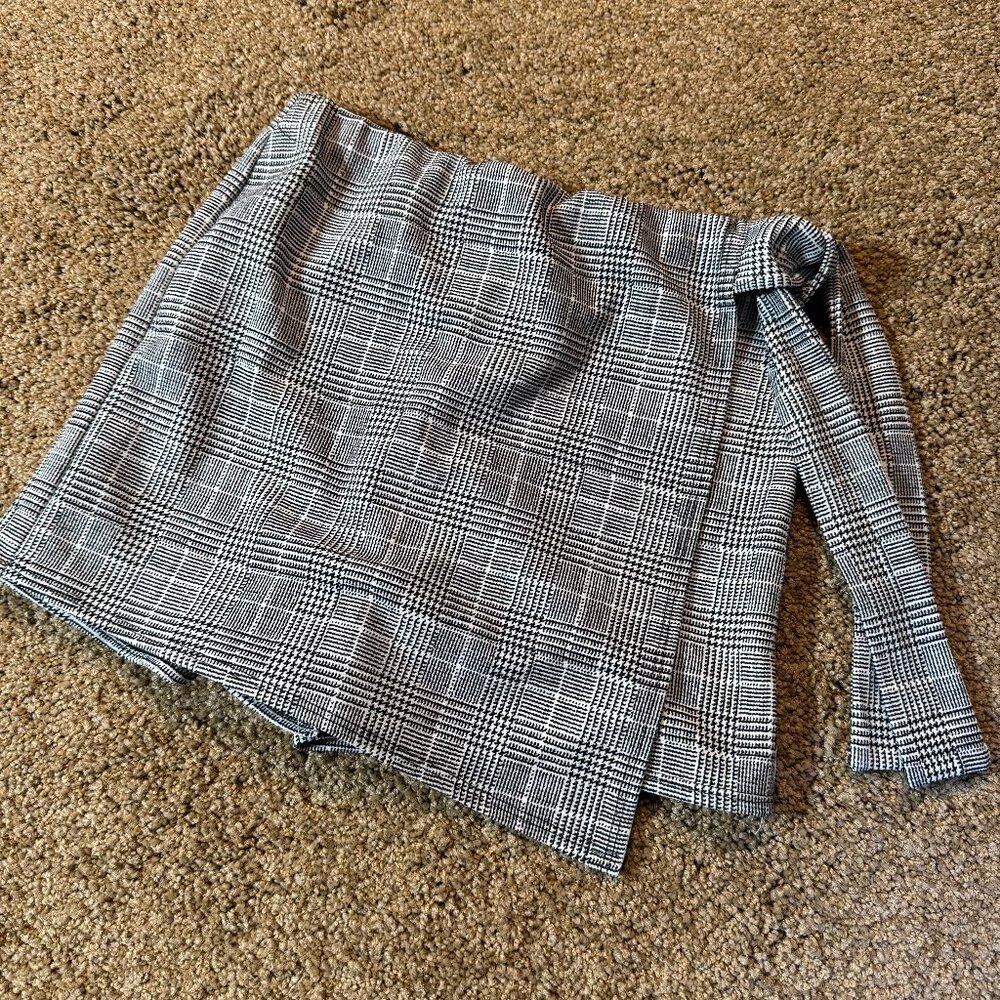 Charlotte Russe Black White Plaid Tie Front Pull On Skort Size S - Picture 1 of 6